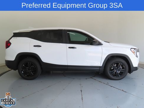 Used 2024 GMC Terrain SLE AWD/4WD image 2