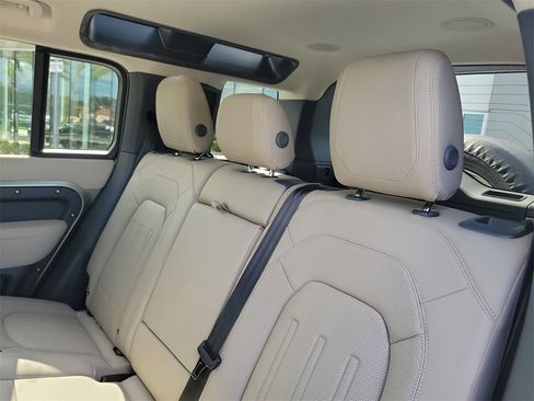 Used 2022 Land Rover Defender 110 SE image 14