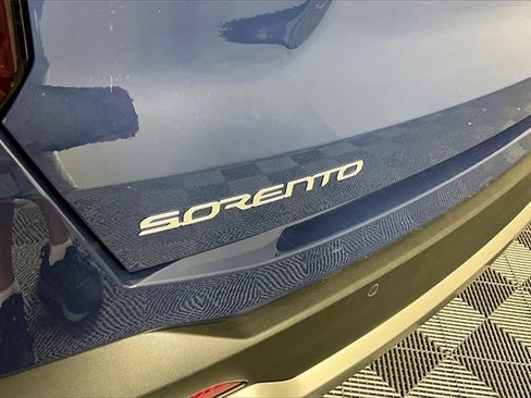 Certified 2025 Kia Sorento EX w/ Panoramic Sunroof Package image 9