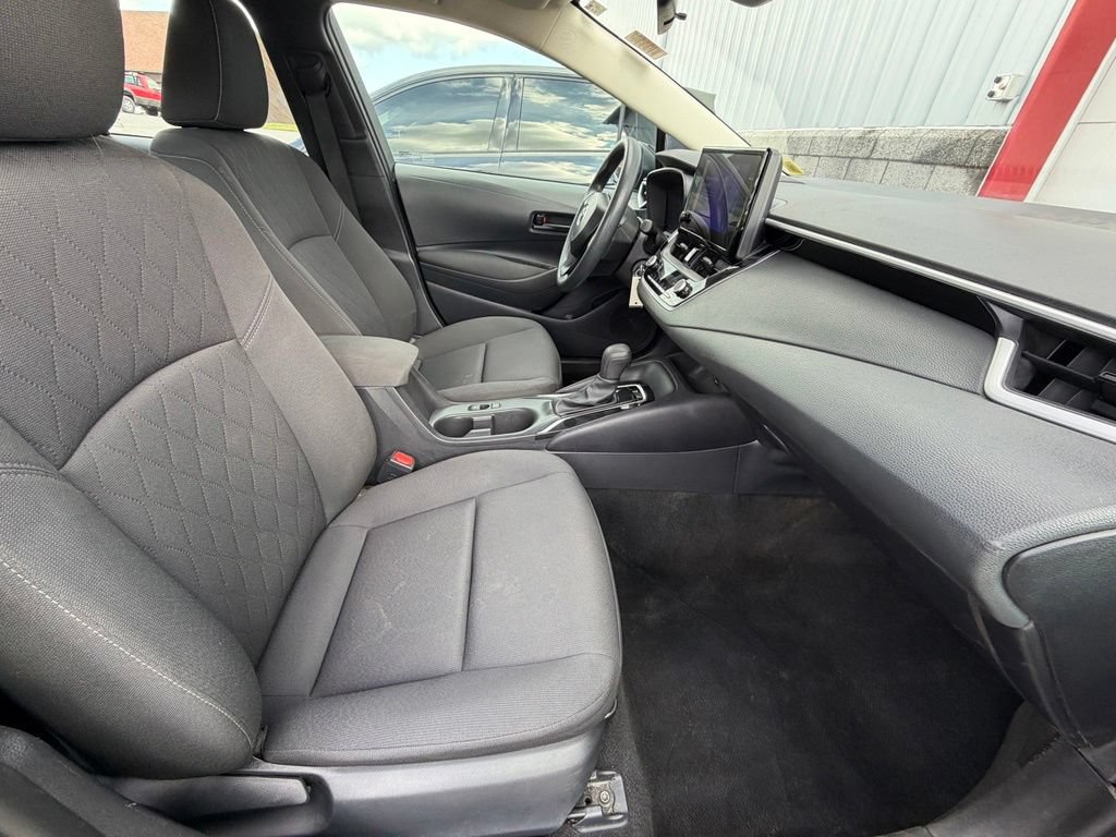 Used 2025 Toyota Corolla LE FWD image 31