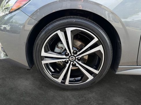 Used 2021 Nissan Sentra SR FWD image 4