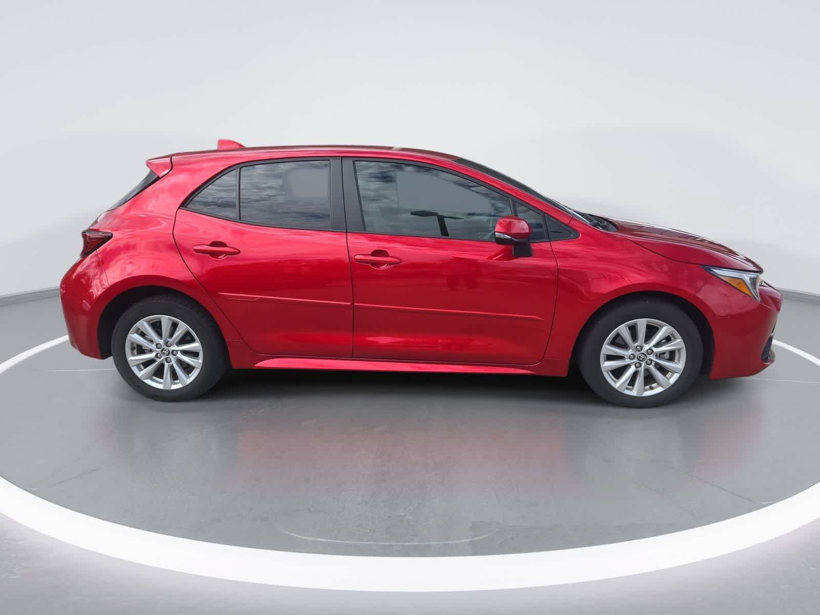Used 2025 Toyota Corolla SE w/ SE Package FWD image 9