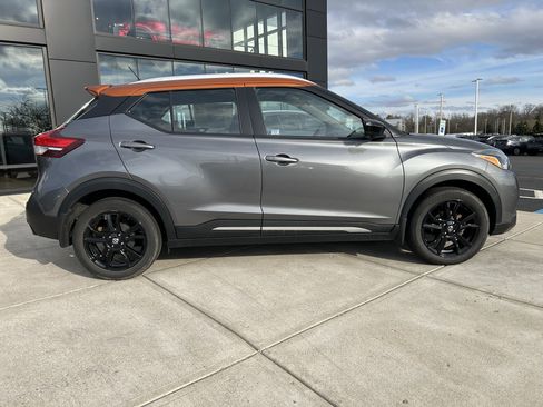 Used 2020 Nissan Kicks SR image 8