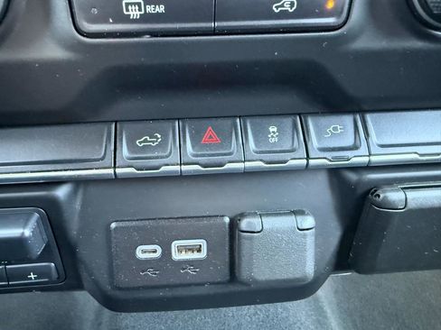 Used 2022 Chevrolet Silverado 2500 Custom w/ Custom Value Package image 30