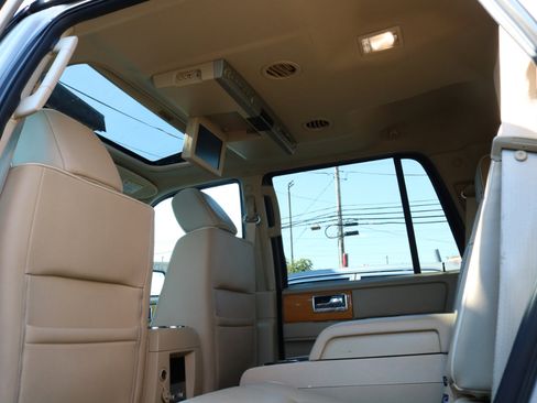 Used 2008 Lincoln Navigator 4WD image 36