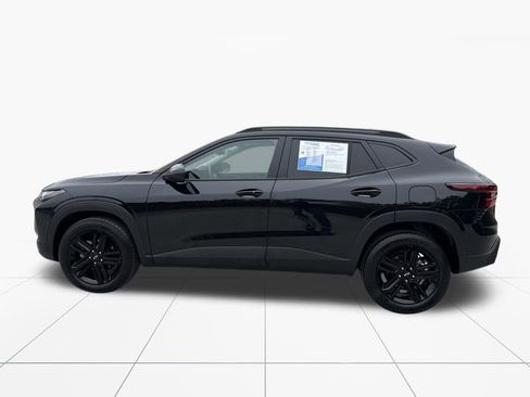 Used 2025 Chevrolet Trax ACTIV w/ Sunroof Package image 5