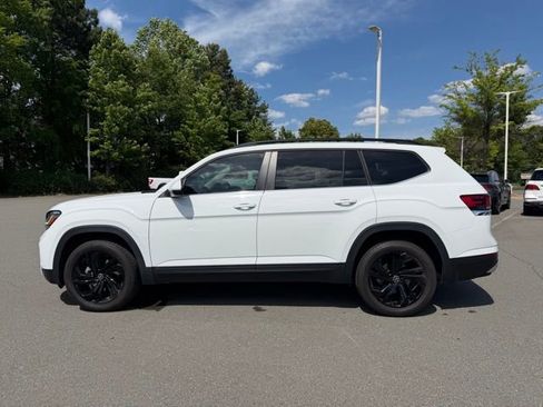 Certified 2023 Volkswagen Atlas SE w/ Black Wheel Package AWD/4WD image 2