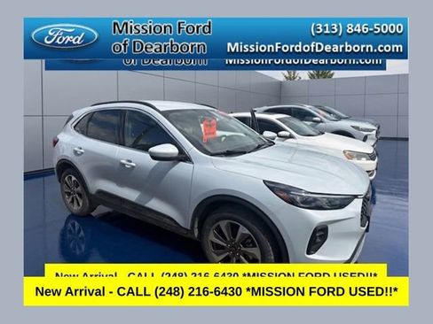 Used 2025 Ford Escape Platinum image 1