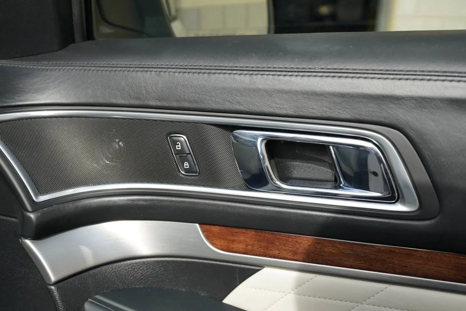 Used 2017 Ford Explorer Platinum AWD/4WD image 45