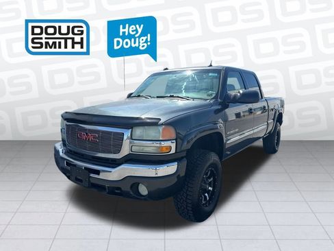 Used 2004 GMC Sierra 2500 SLT w/ Skid Plate Package AWD/4WD image 3