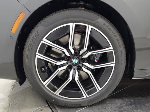 New 2025 BMW 760i xDrive w/ Premium Package image 8