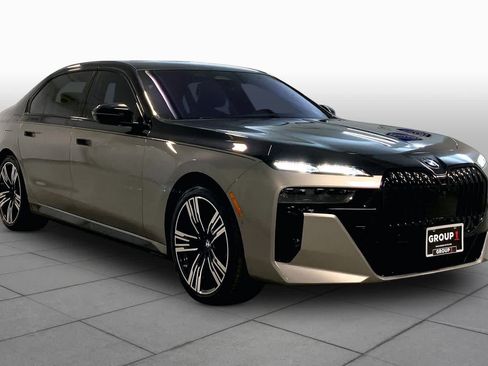 Certified 2023 BMW 760i xDrive AWD/4WD image 4