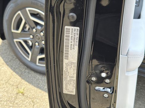 New 2026 Jeep Cherokee Laredo AWD/4WD image 27
