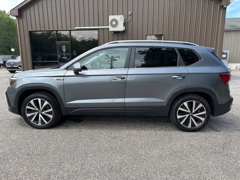 Used 2023 Volkswagen Taos SE image 9