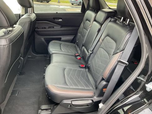 Used 2024 Nissan Pathfinder Platinum w/ Cargo Package AWD/4WD image 21