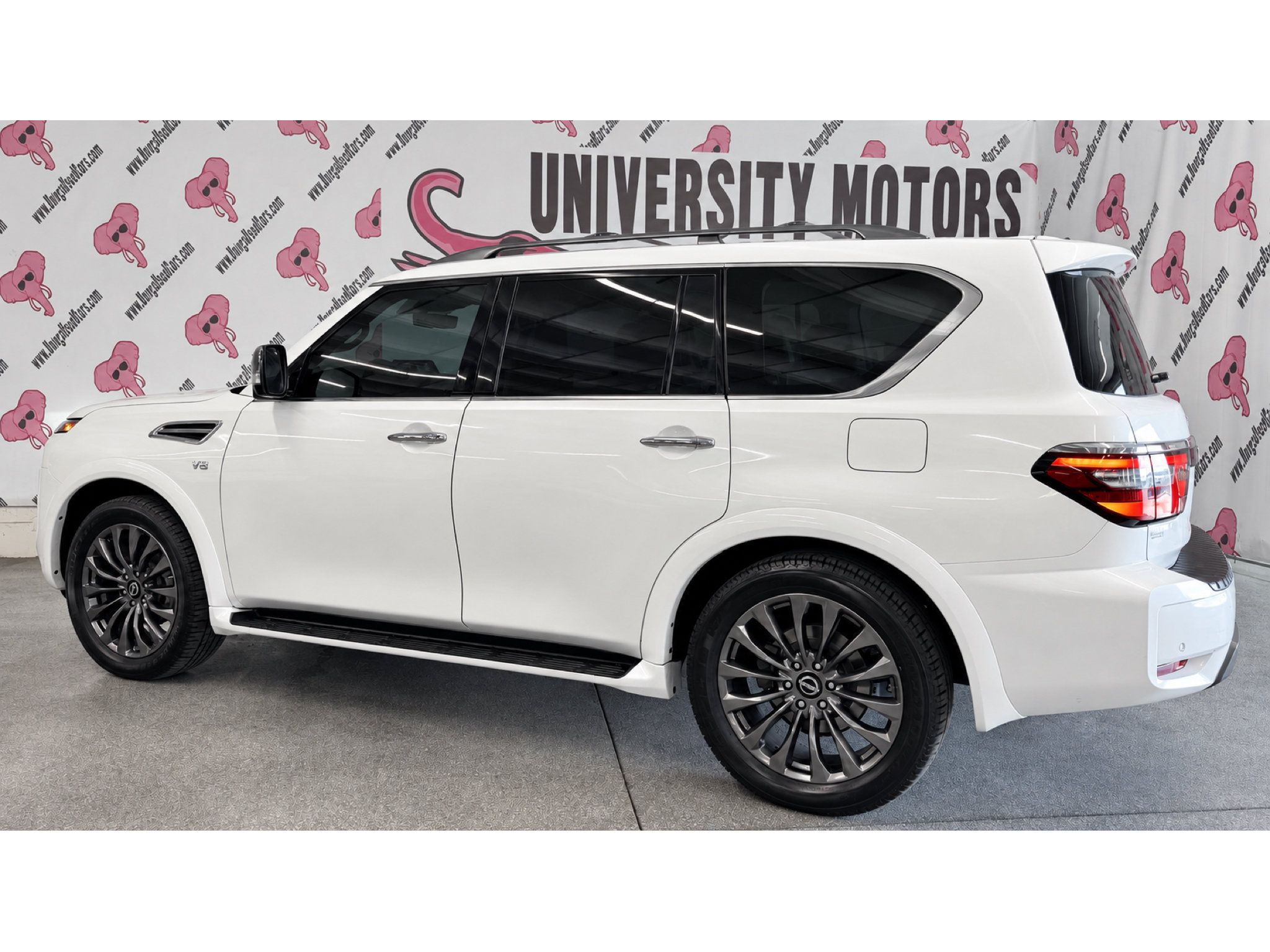 Used 2022 Nissan Armada Platinum w/ Captain's Chairs Package RWD image 12