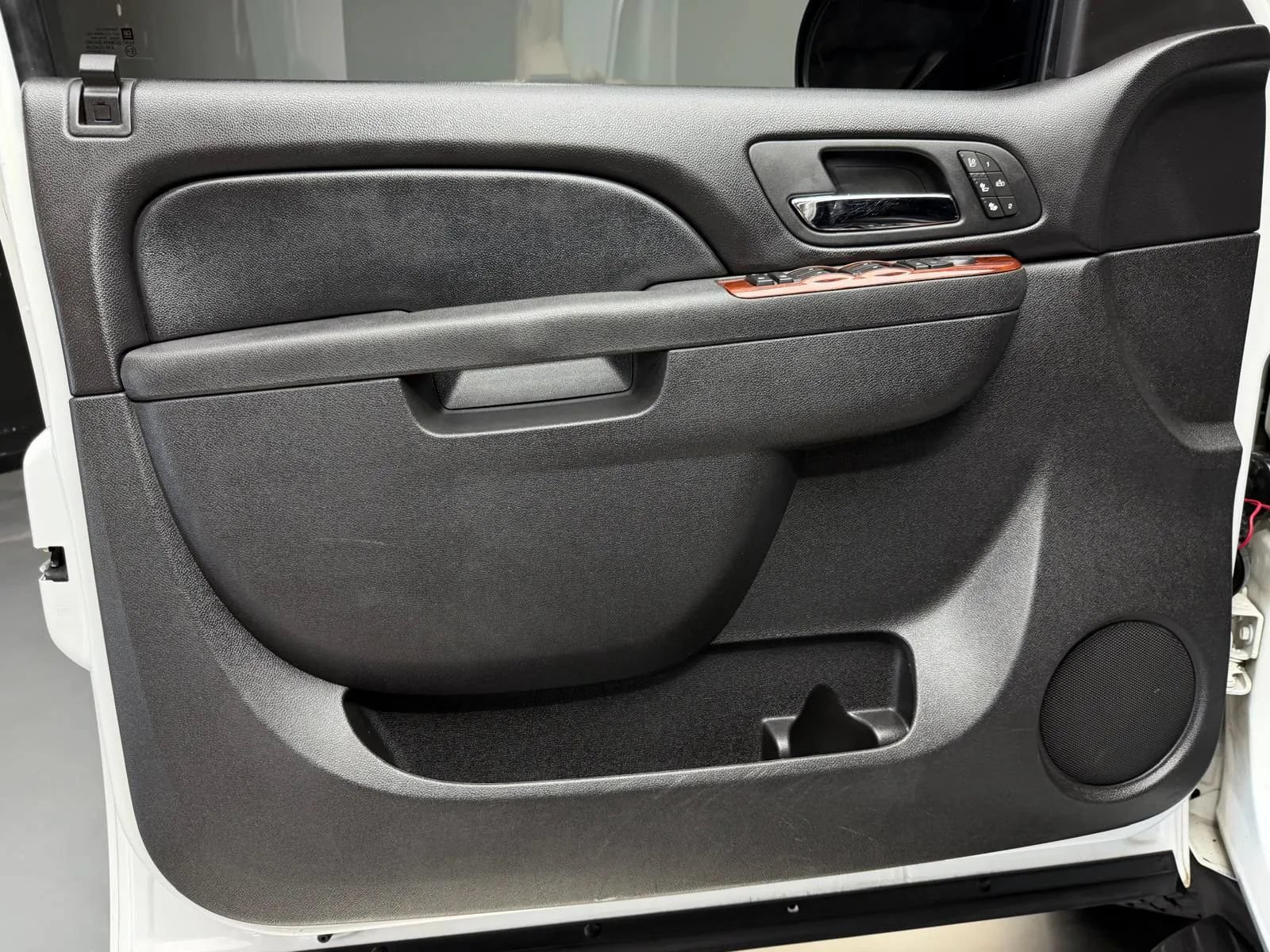 Used 2011 Chevrolet Avalanche LTZ RWD image 22