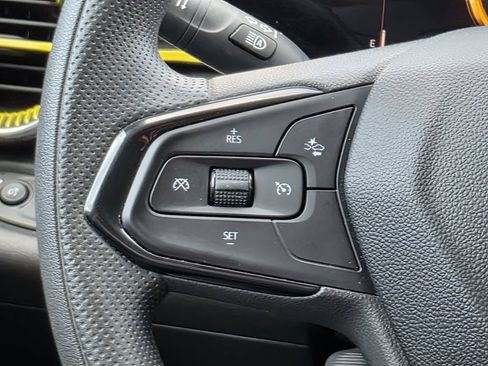 Used 2025 Chevrolet Trax LT FWD image 23