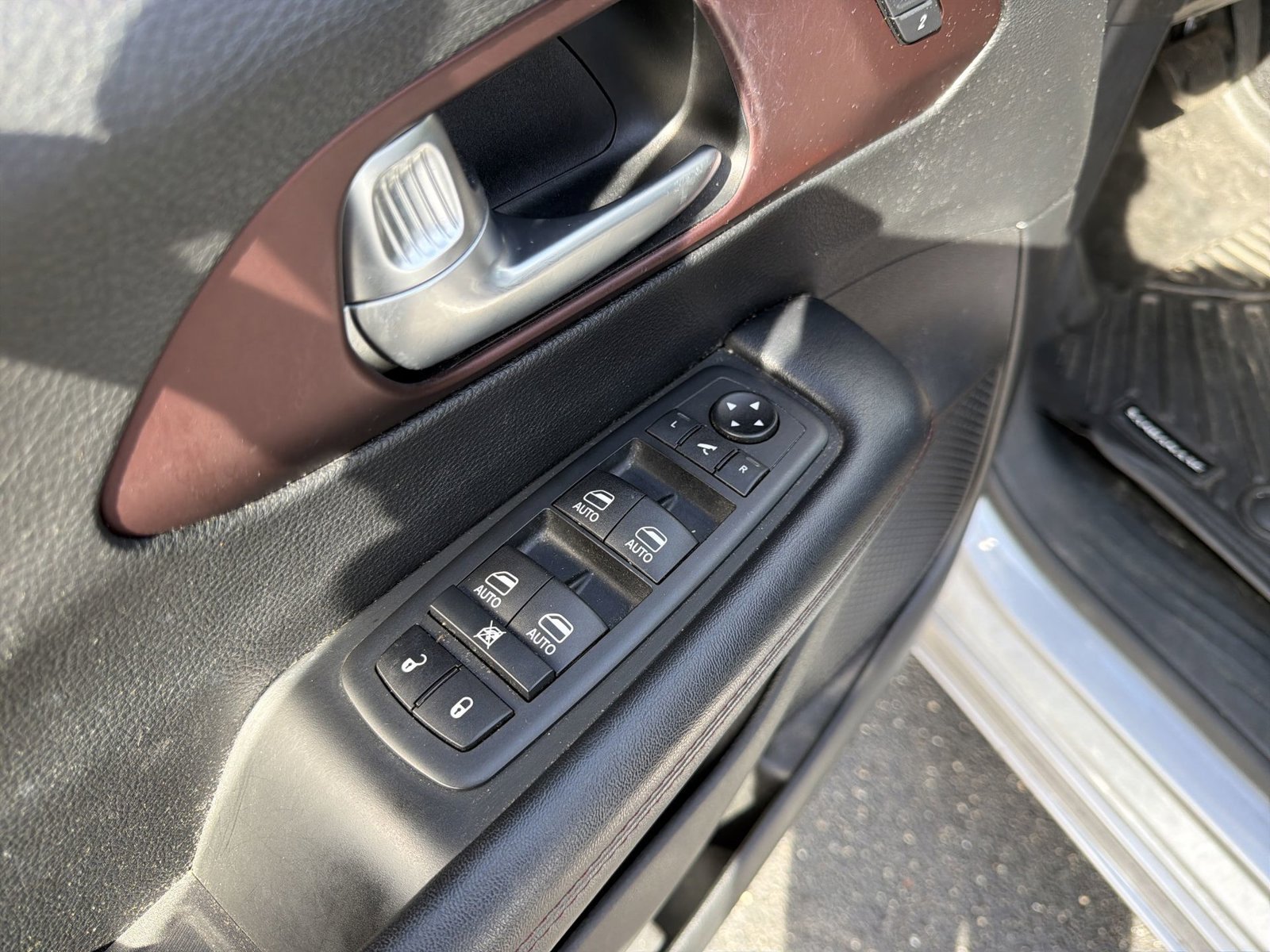 Used 2020 Chrysler Pacifica Limited FWD image 14