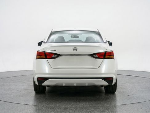 Used 2025 Nissan Altima 2.5 SV FWD image 7