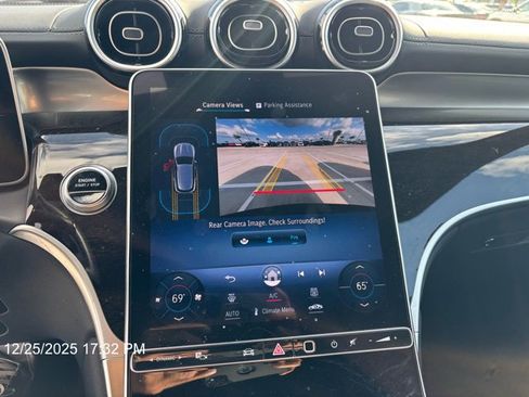 Used 2024 Mercedes-Benz GLC 300 4MATIC image 11