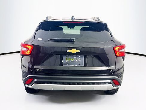 Used 2025 Chevrolet Trax LT w/ LT Convenience Package image 7