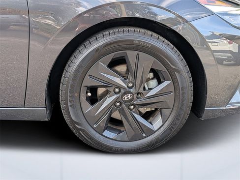 Used 2022 Hyundai Elantra SEL image 11