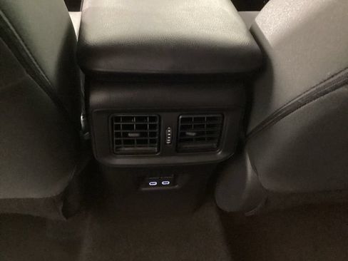 Used 2024 Toyota RAV4 XLE AWD/4WD image 32
