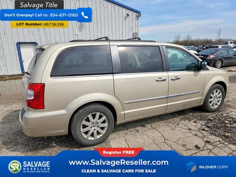 Used 2012 Chrysler Town & Country Touring-L w/ Driver Convenience Group image 4