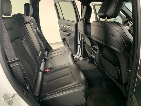 Used 2025 Jeep Grand Cherokee Limited w/ Black Appearance Package AWD/4WD image 9
