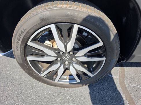 Used 2020 Honda Pilot Touring image 15