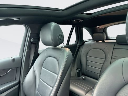 Used 2022 Mercedes-Benz GLC 300 4MATIC w/ Multimedia Package Lite image 9