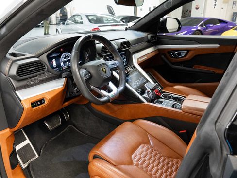 Used 2019 Lamborghini Urus AWD/4WD image 24