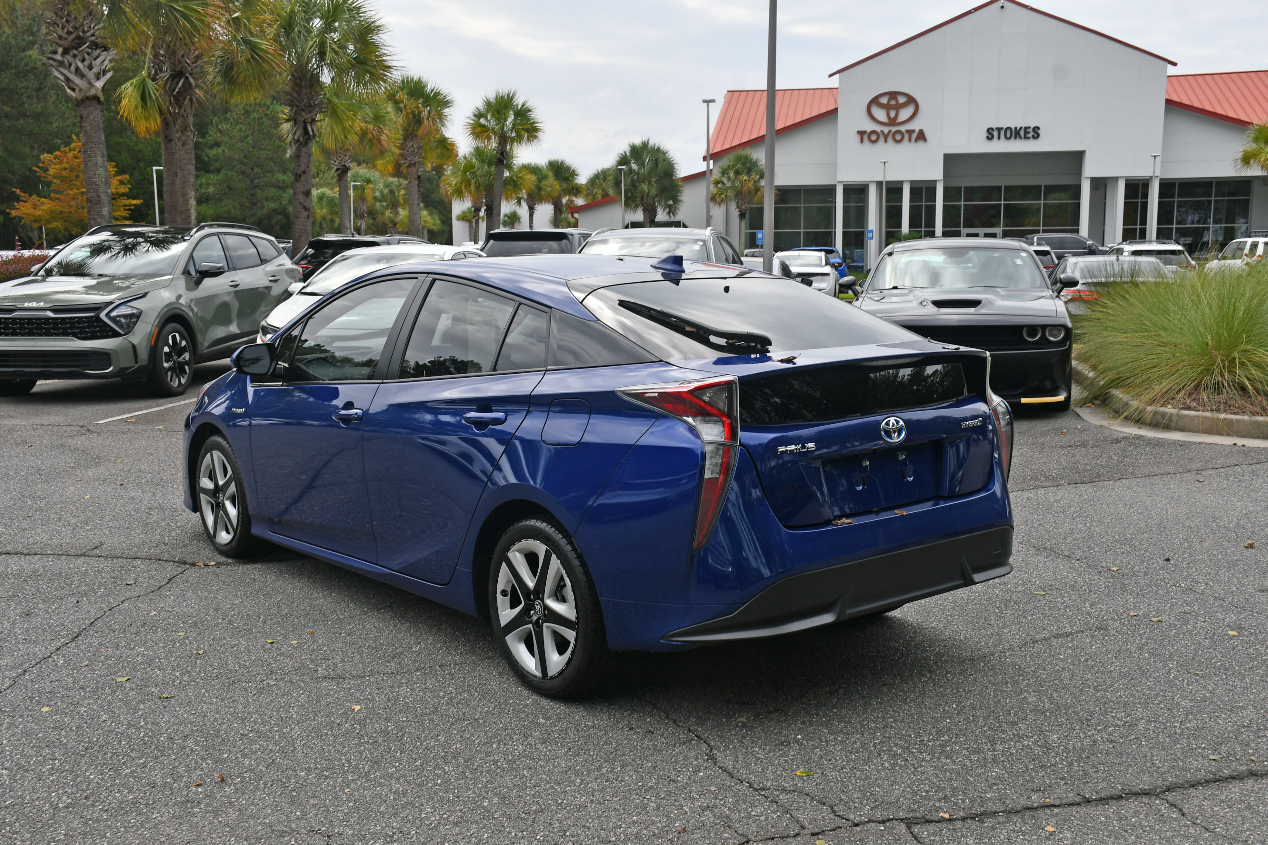 Used 2016 Toyota Prius Four Touring FWD image 3