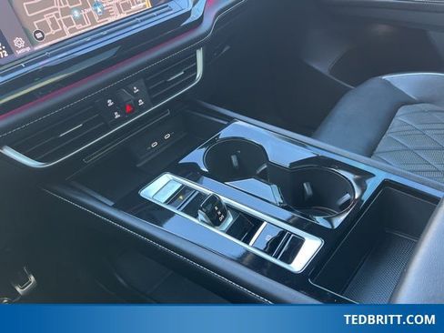 Used 2024 Volkswagen Atlas SEL Premium R-Line image 35