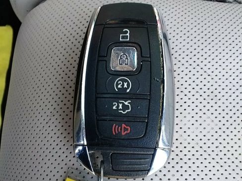 Used 2017 Lincoln Continental Reserve w/ Technology Package image 35