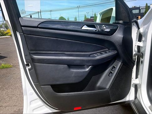 Used 2017 Mercedes-Benz GLE 550e image 22