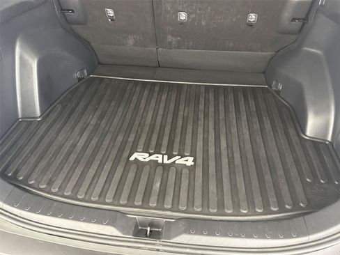 Used 2021 Toyota RAV4 XLE w/ Convenience Package AWD/4WD image 15