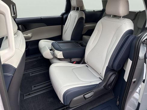New 2026 Kia Carnival SX Prestige FWD image 26