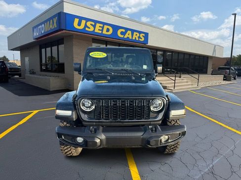 Used 2024 Jeep Gladiator Sport image 3