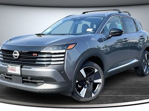 New 2026 Nissan Kicks SR image 2