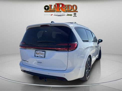 Used 2023 Chrysler Pacifica Touring-L w/ S Appearance Package image 7