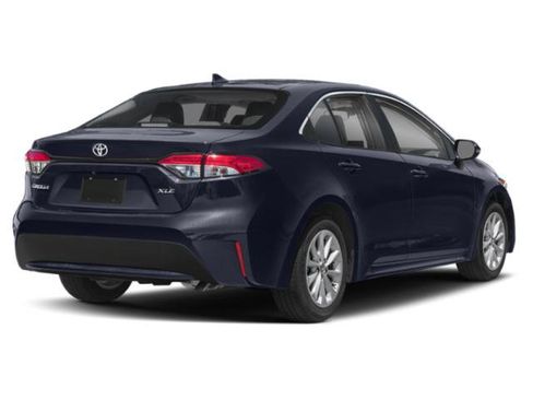 Used 2022 Toyota Corolla XLE FWD image 2