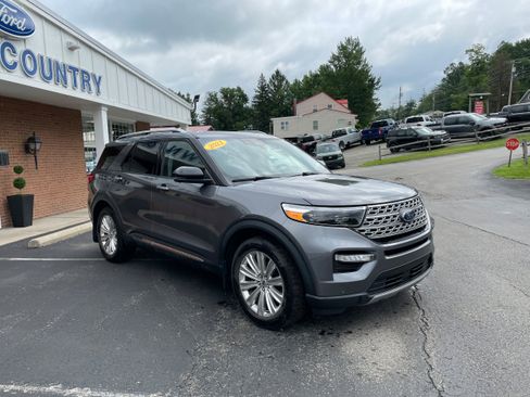 Used 2021 Ford Explorer Limited w/ Equipment Group 301A AWD/4WD image 3
