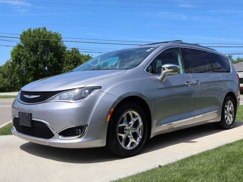 Used 2018 Chrysler Pacifica Limited FWD image 7