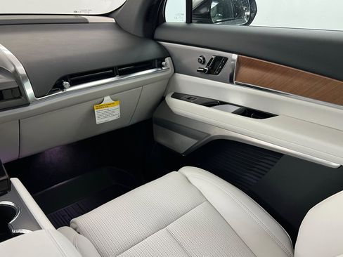 New 2026 Cadillac Vistiq Sport image 11