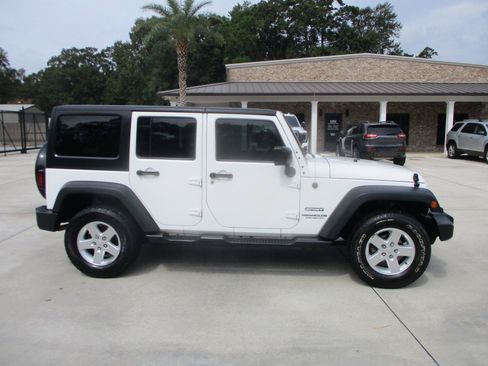Used 2015 Jeep Wrangler Unlimited Sport w/ Quick Order Package 24S AWD/4WD image 27