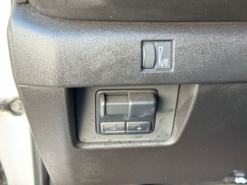 Used 2024 Chevrolet Colorado LT w/ LT Convenience Package III image 26