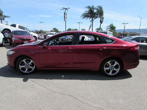 Used 2014 Ford Fusion SE FWD image 4
