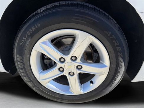 Used 2021 Chevrolet Malibu LS image 36